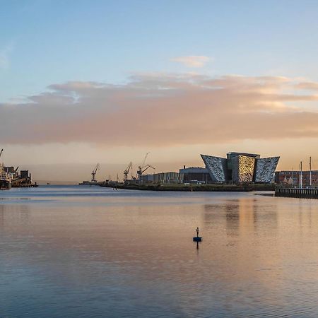 Stylish City Centre 2 Bedroom Apartment With Belfast Cityscape View Exterior foto
