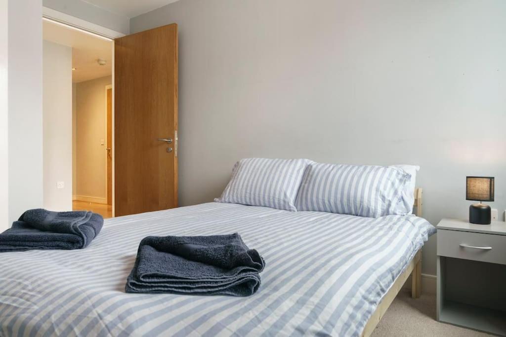 Stylish City Centre 2 Bedroom Apartment With Belfast Cityscape View Exterior foto